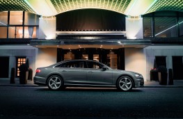 Audi A8 L, side night static